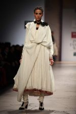 Model walks the ramp for Anju Modi at Wills Lifestyle India Fashion Week Autumn Winter 2012 Day 1 on 15th Feb 2012 (51).JPG